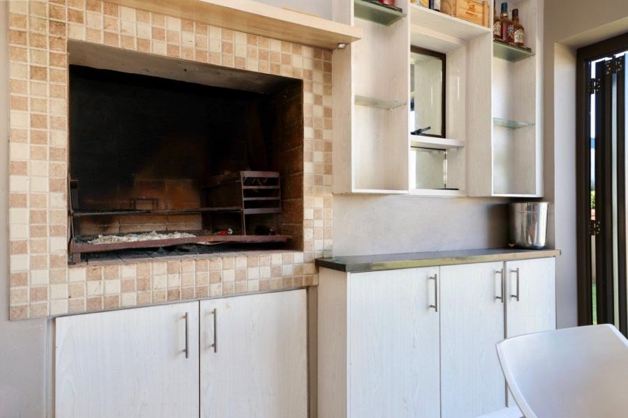3 Bedroom Property for Sale in Kraaibosch Western Cape